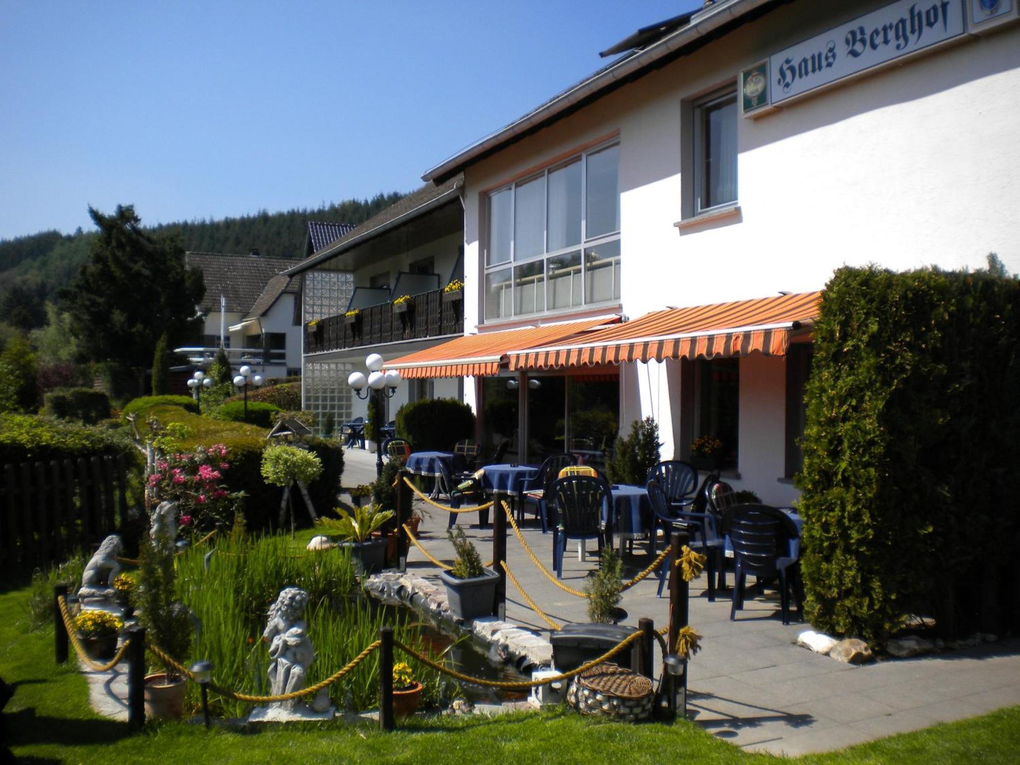 Hotel Pension Haus Berghof Hellenthal Extérieur photo