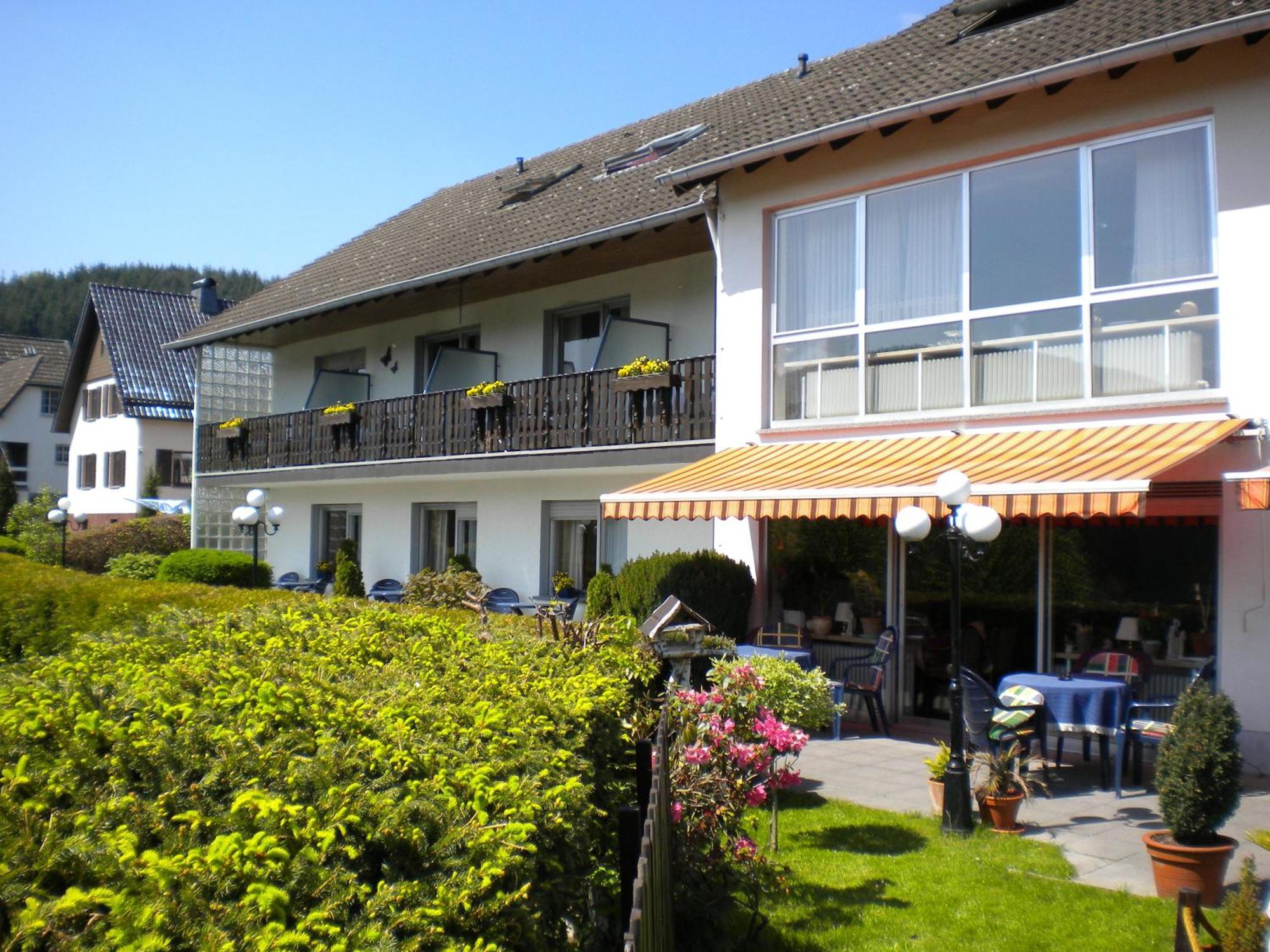 Hotel Pension Haus Berghof Hellenthal Extérieur photo